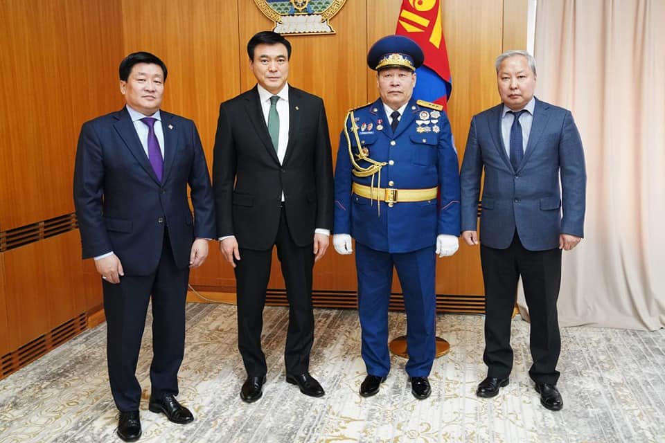 Монгол Улсын Гавьяат тээвэрчин Г.Бямбасүрэнд хүндэтгэл үзүүллээ