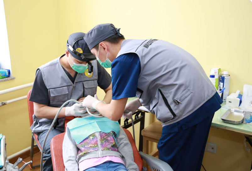 500 гаруй хүүхдийг шүд, амны хөндийн үзлэг оношилгоо, эмчилгээнд хамруулж байна