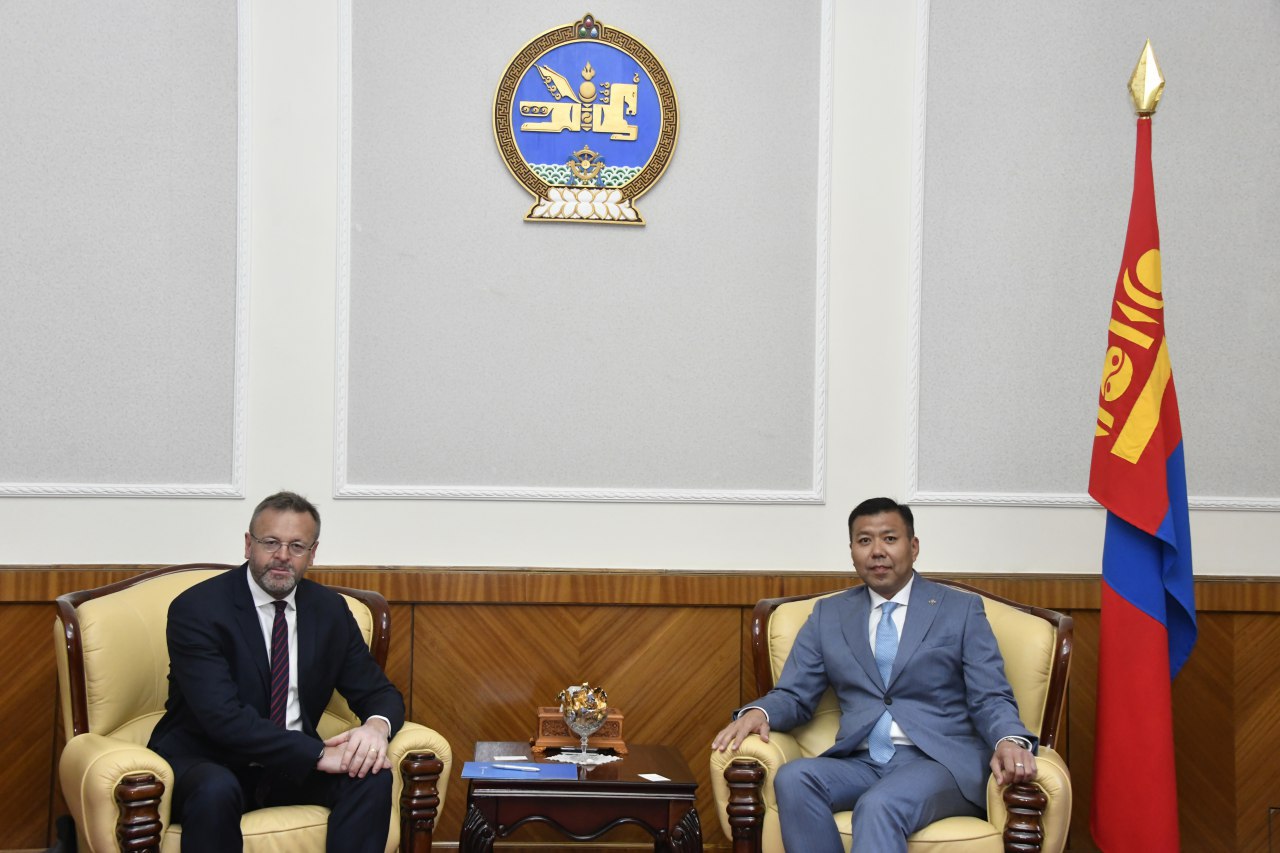 Улсын Их Хурал дахь Монгол-Чехийн парламентын бүлгийн дарга Б.Энхбаяр Элчин сайд Ян Вытопилыг хүлээн авч уулзлаа