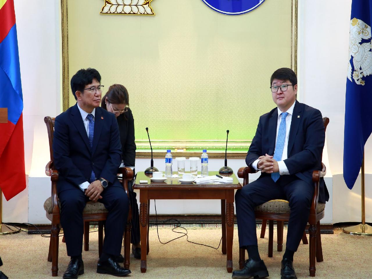 Чэжү мужийн ИТХ-ын дарга Ким Кён Хак тэргүүтэй төлөөлөгчдийг хүлээн авч уулзлаа