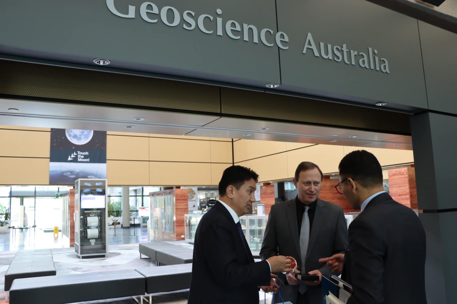 Австралийн Гео шинжлэх ухааны агентлагийн үйл ажиллагаатай танилцлаа