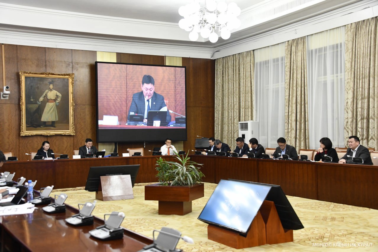 Монгол Улсын 2023 оны төсвийн тухай хуулийн төслийн хоёр дахь хэлэлцүүлгийг явуулж эхэллээ