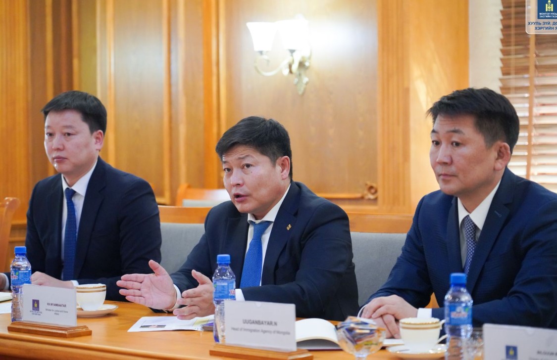 Хууль зүй, дотоод хэргийн сайд Х.Нямбаатар 2023 оны 04 дүгээр сарын 20-ний өдөр БНСУ-аас Монгол Улсад суугаа Бүрэн эрхт Элчин сайд Ким Жун Гүг хүлээн авч уулзлаа
