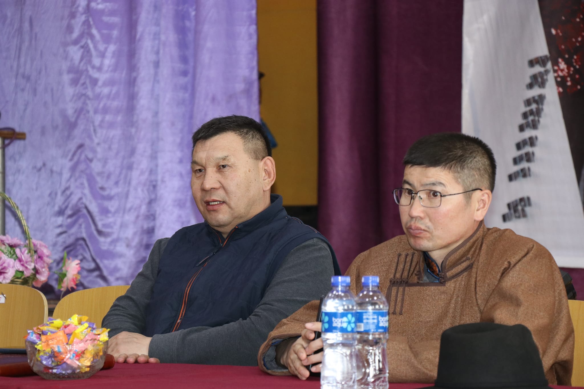 Төв аймгийн Баян-Өнжүүл суманд ажиллаж, нутгийн иргэд хөдөлмөрчидтэй уулзав