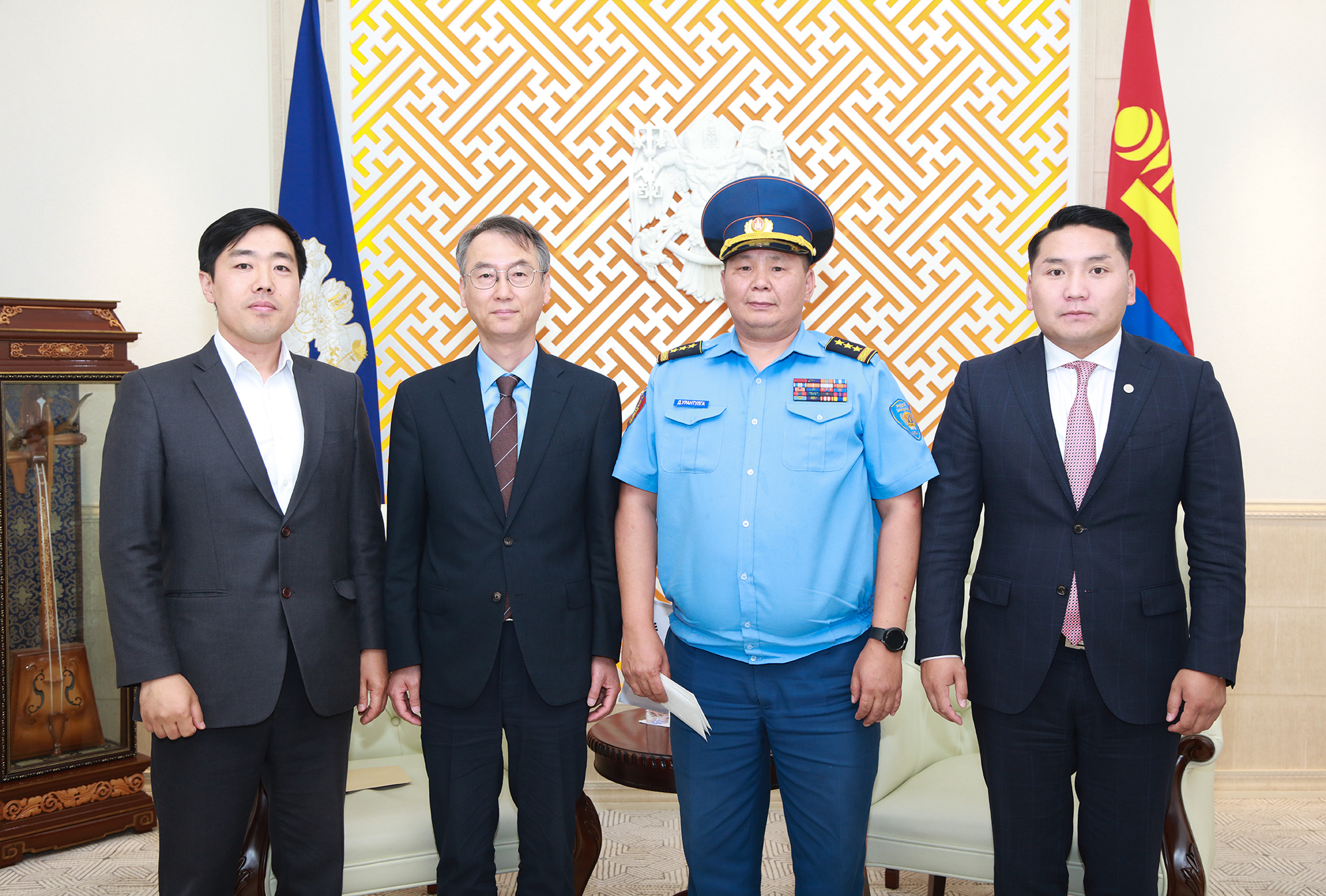 Монголд үйл ажиллагаа явуулдаг БНСУ-ын байгууллагууд НОК-т хандив өгөв