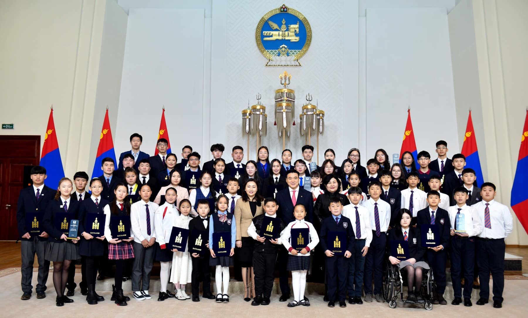 Монгол Улсын Засгийн Газраас 2023 оны Онцлох хүүхдүүдэд хүндэтгэл үзүүлж, урамшууллаа