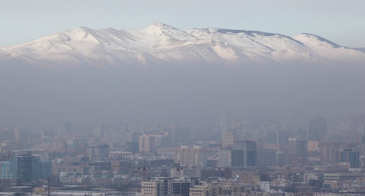 Х.Нямбаатар: Хотын агаарын бохирдлын 56 хувийг 198 мянган айлын яндангийн утаа “үйлдвэрлэж” байгаа