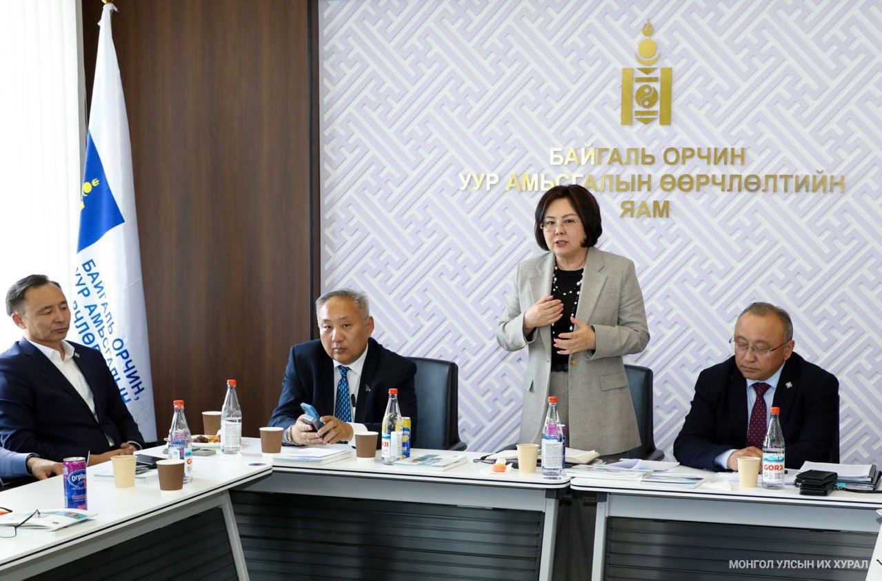 Байнгын хорооны гишүүд Байгаль орчин, уур амьсгалын өөрчлөлтийн яаманд ажиллаж, эрхзүйн шинэчлэлийн зорилттой танилцав