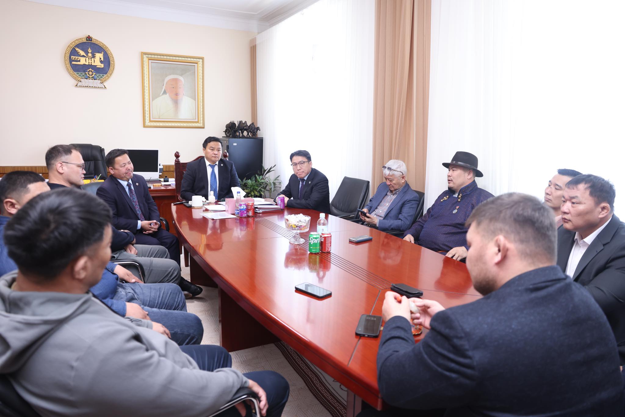 Говь нутгаас төрөн гарсан хүчит бөхчүүдийн төлөөллийг хүлээн авч уулзлаа